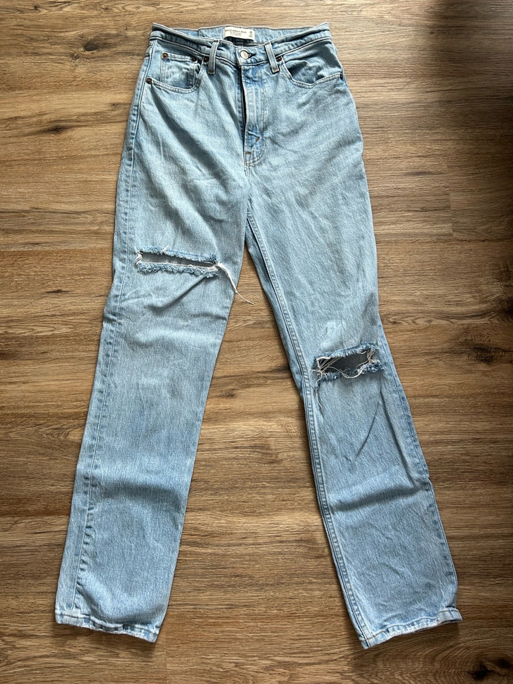 Women’s Abercrombie and Fitch Light Wash The 90’s Straight Ultra High Rise Jeans
